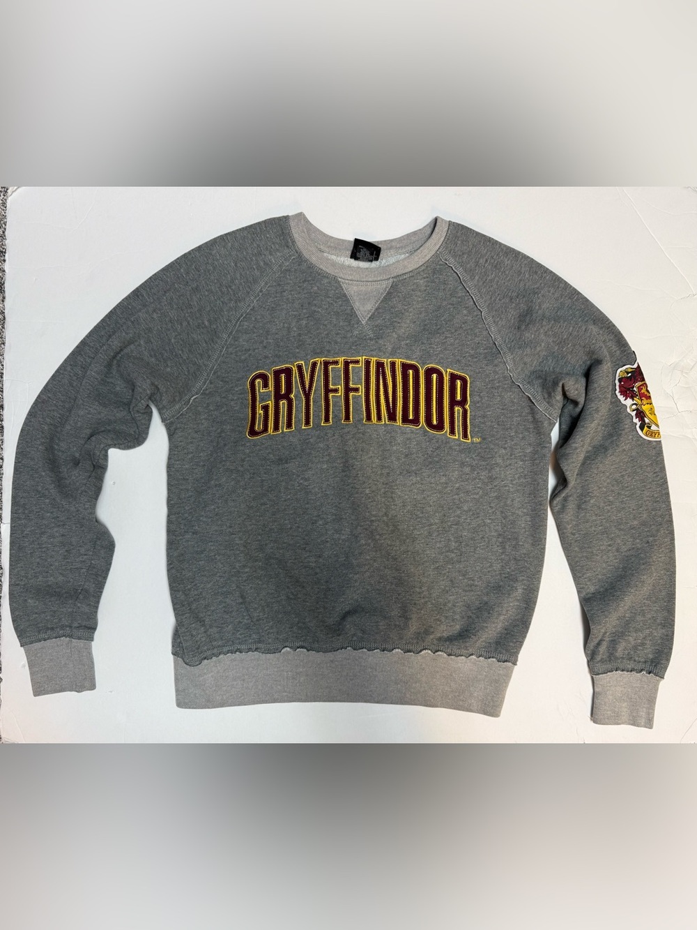Harry Potter Gryffindor Universal Studios  Grey Crewneck Sweatshirt M